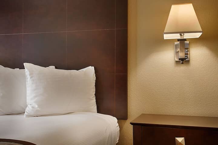 Room 4 of 16